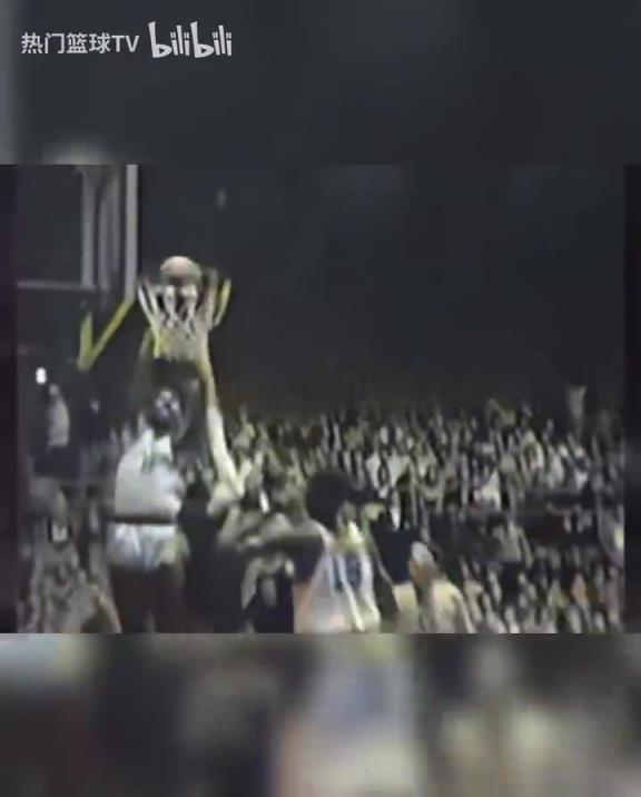 這是怪物嗎？張伯倫高中時期是怎么打球的？校園里的明星！