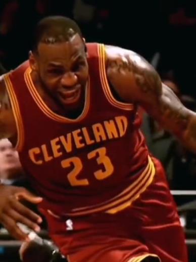 老詹這恐怖的大體格，完美詮釋什么叫“人型坦克”！