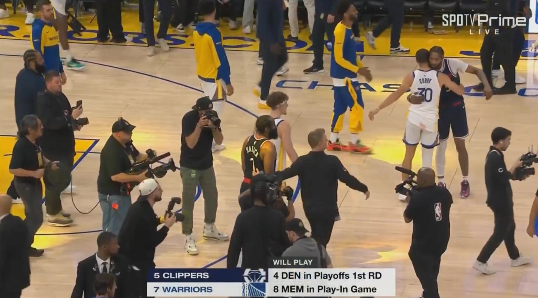 加時(shí)賽12分無解表現(xiàn)率隊(duì)獲勝！哈登賽后臉上笑容藏不住呀