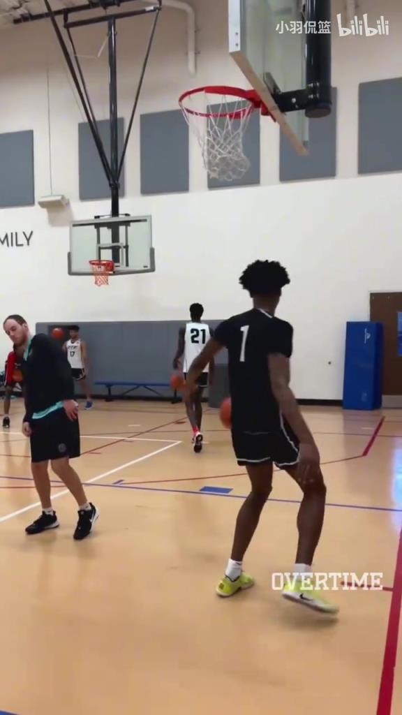 地表最強(qiáng)身體素質(zhì)？阿門扣籃簡(jiǎn)直就像直升機(jī)起飛一樣！