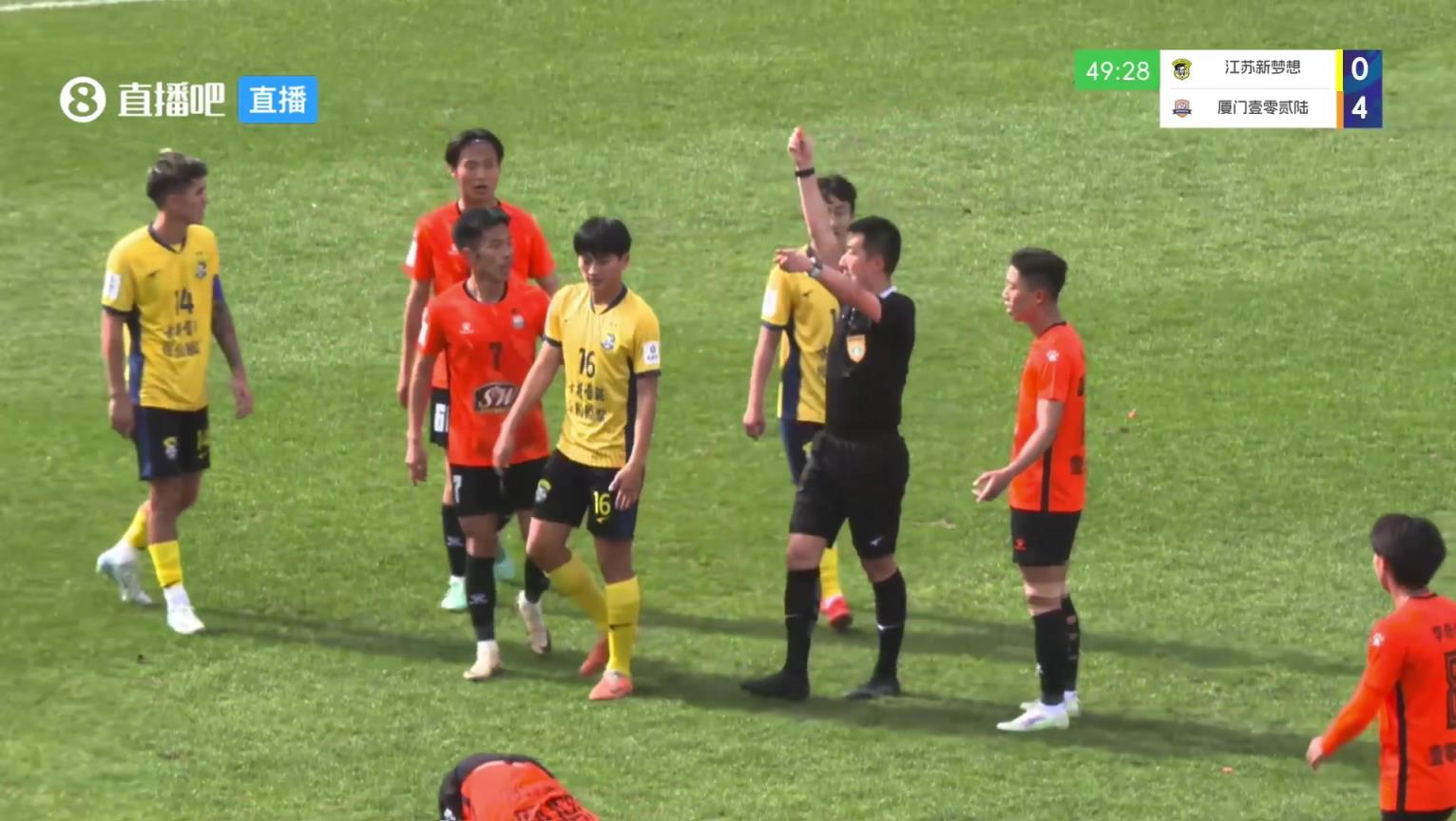 比姆巴佩抬的還高，中冠球員亮鞋釘兇狠蹬踏被裁判直紅驅(qū)逐