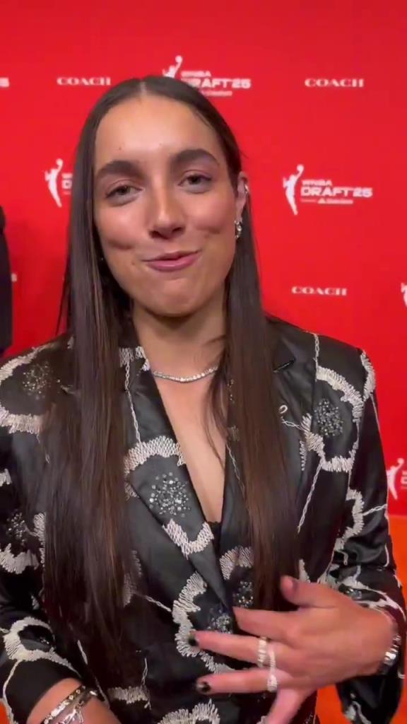 少爺真全能??！威少還幫WNBA新秀妹子們?cè)O(shè)計(jì)今晚的服裝