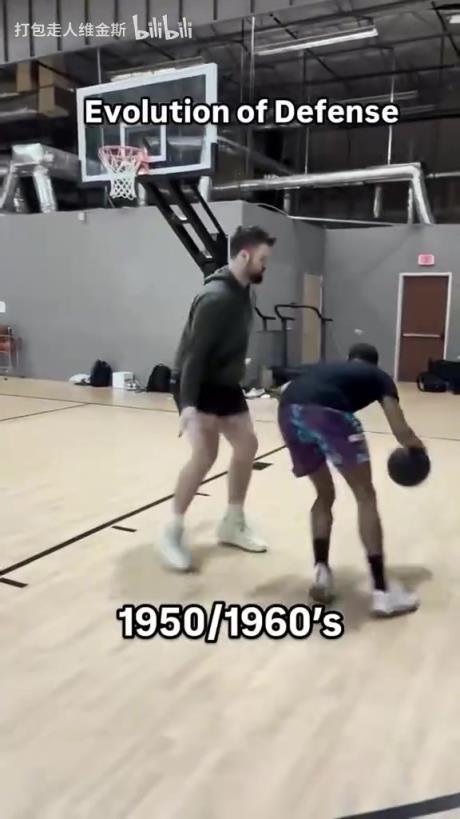 太真實(shí)了！外網(wǎng)網(wǎng)紅惡搞NBA不同時(shí)代的防守尺度變化！