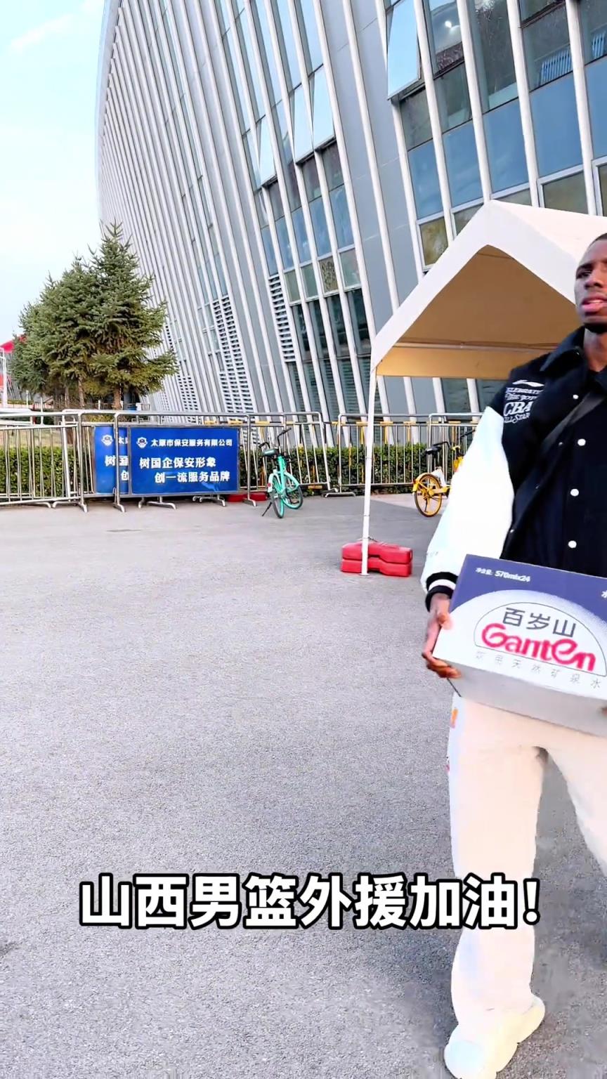 不是！你們山西外援合同還包括搬水的？